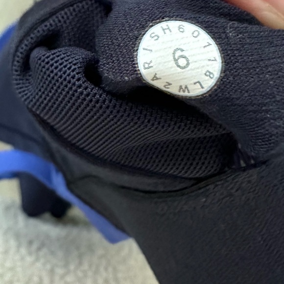 (Rare) lululemon Sweat Times Sports Bra - Moroccan Blue / Midnight Navy - Picture 3 of 3